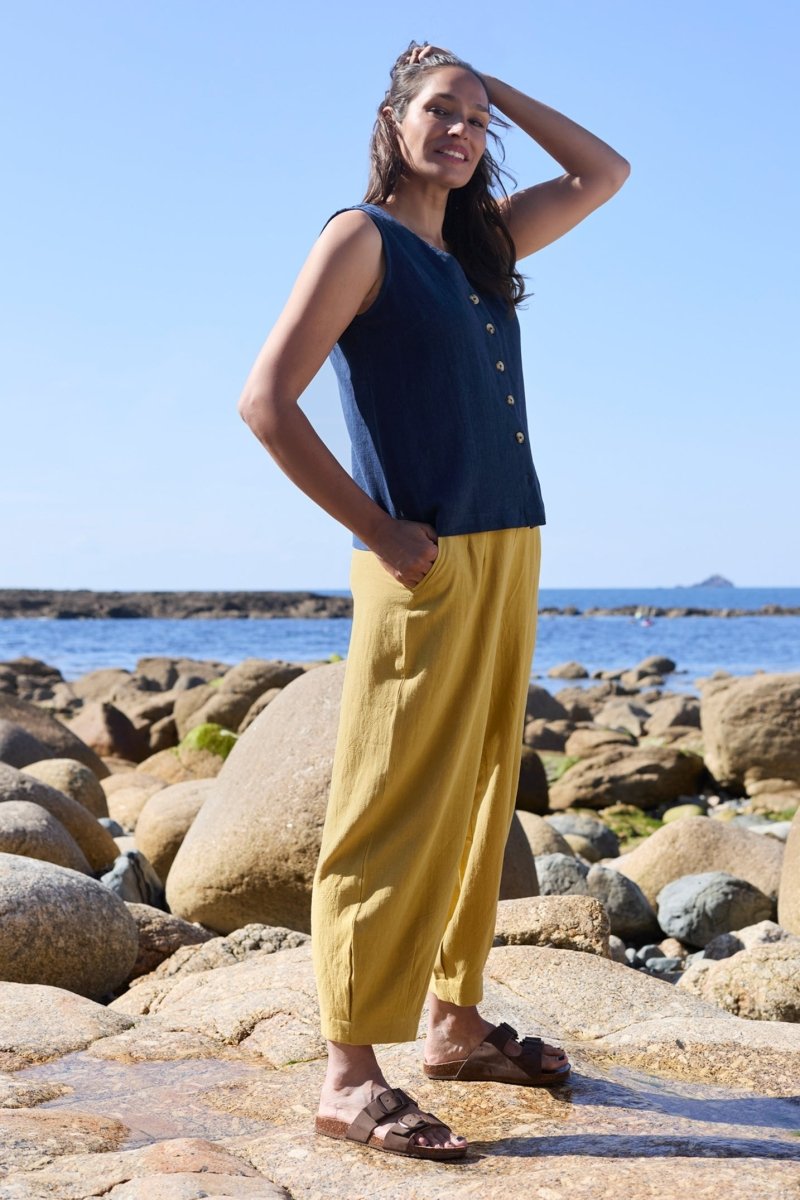 Allium Linen Blend Buttoned Vest - RUTHERFORD & Co