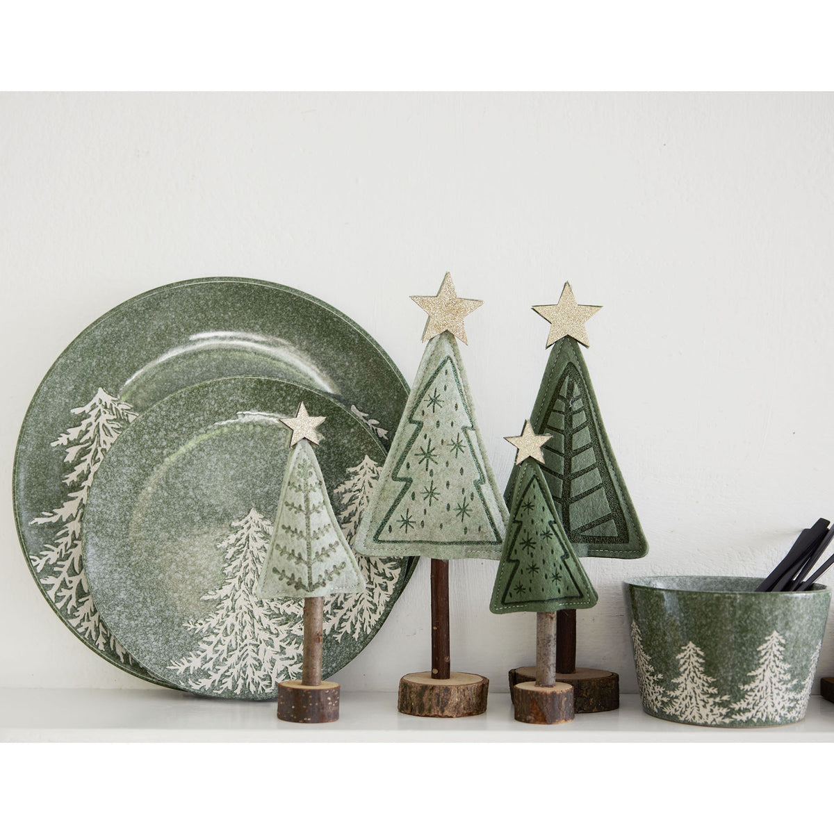 Breakfast Plate – Round Green Earthenware 20 cm with Embossed Tree