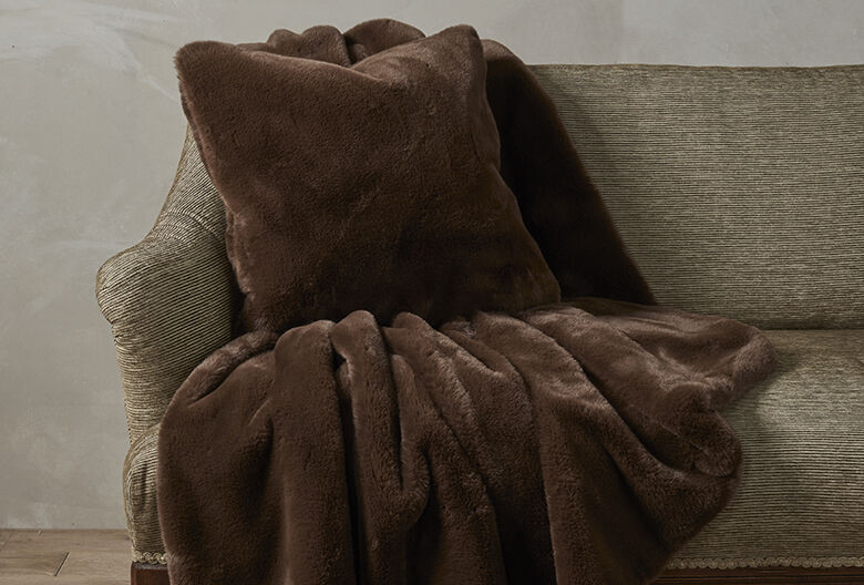 Brown bear throw