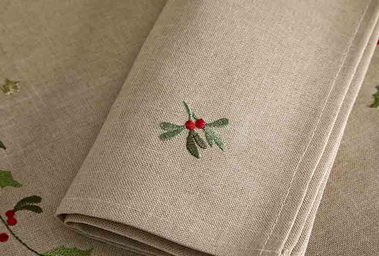 Embroidered holly berry napkin natural (set of 2)