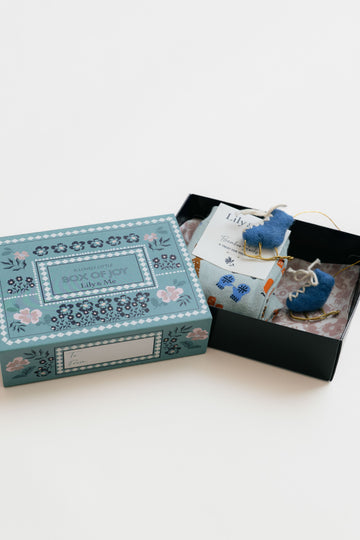 Winter Holiday Socks And Ice Skates Decoration Giftbox