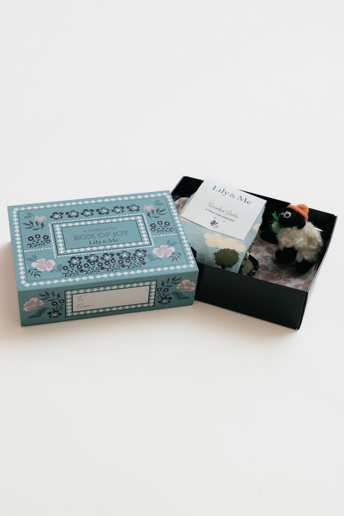 Country Socks And Sheep Keyring Giftbox