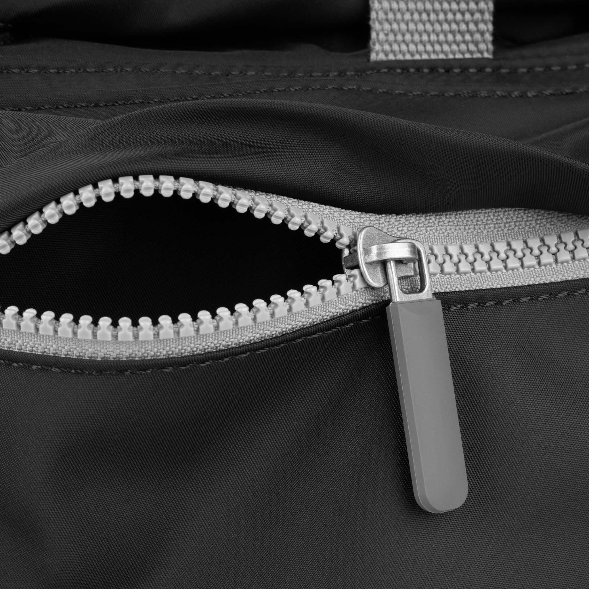 Blackfriars Messenger Bag Large Recycled Nylon - Black