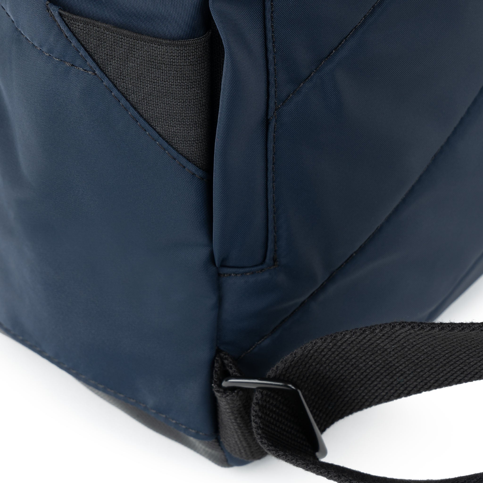 Black Label Camden J Backpack Medium Recycled Nylon