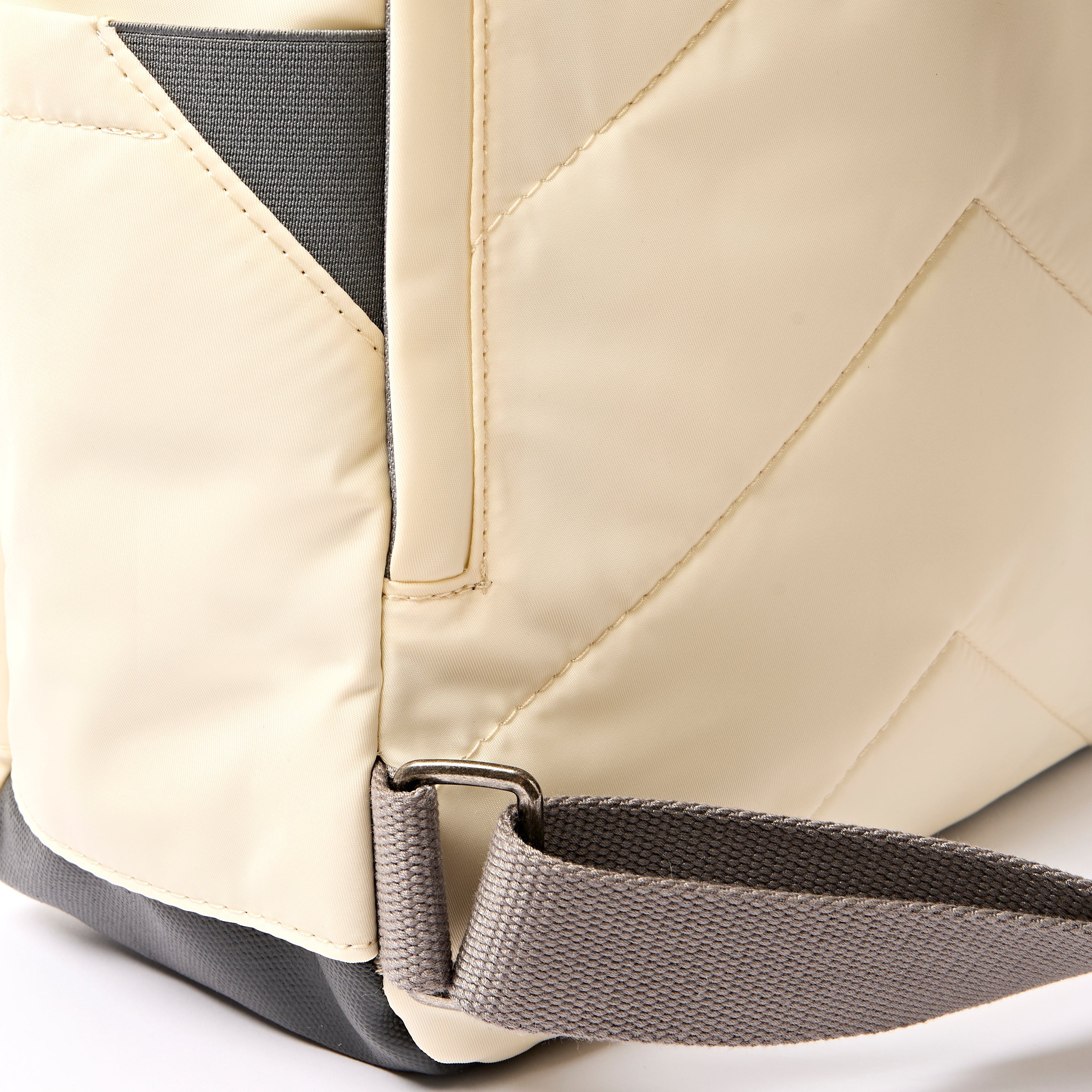 Camden J Backpack Medium Recycled Nylon