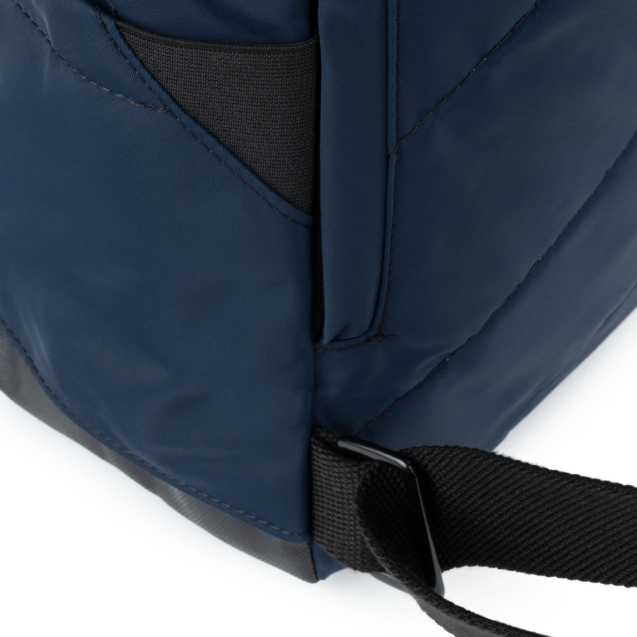 Black Label Camden P Backpack Medium Recycled Nylon - Midnight
