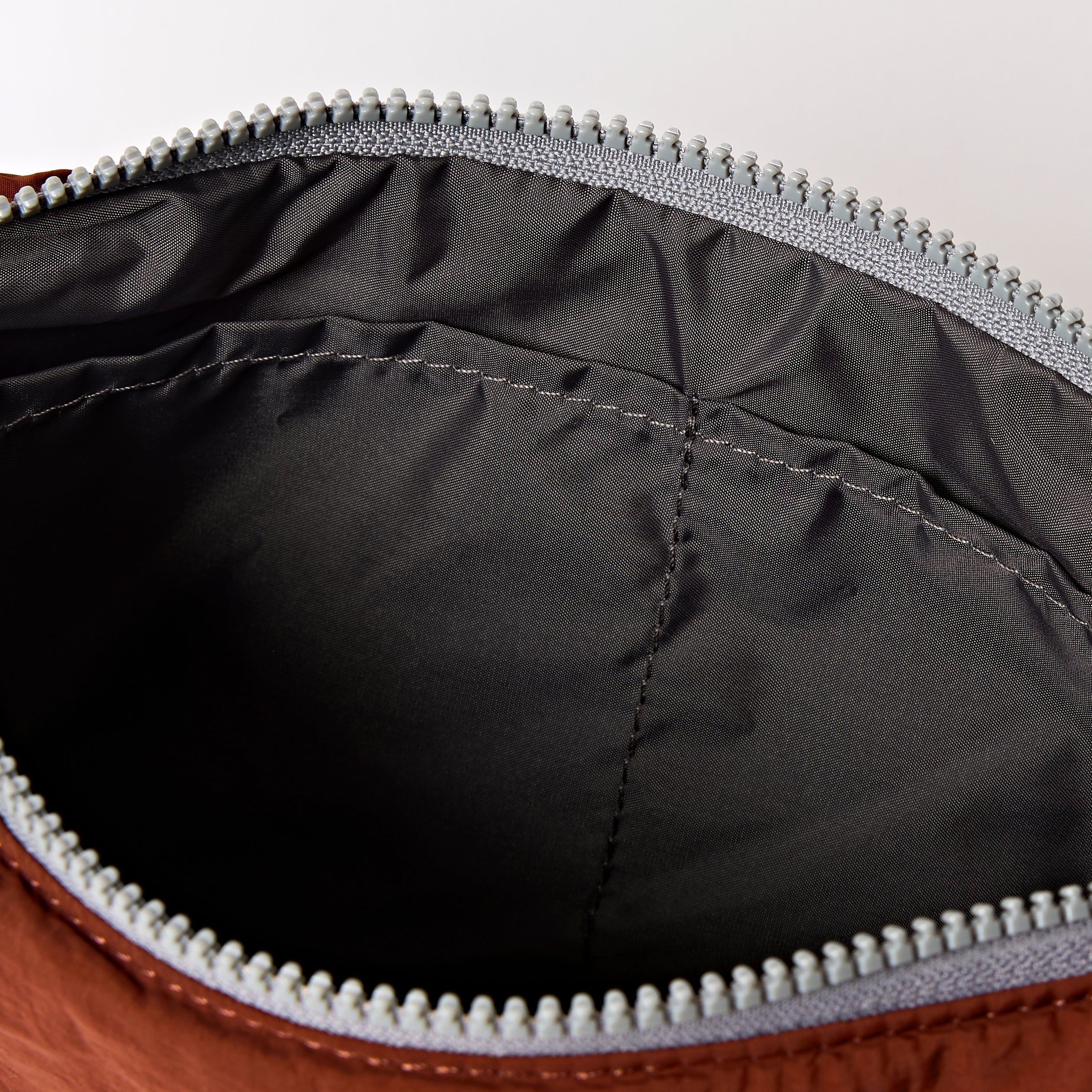 Farringdon Half Moon Bag Taslon