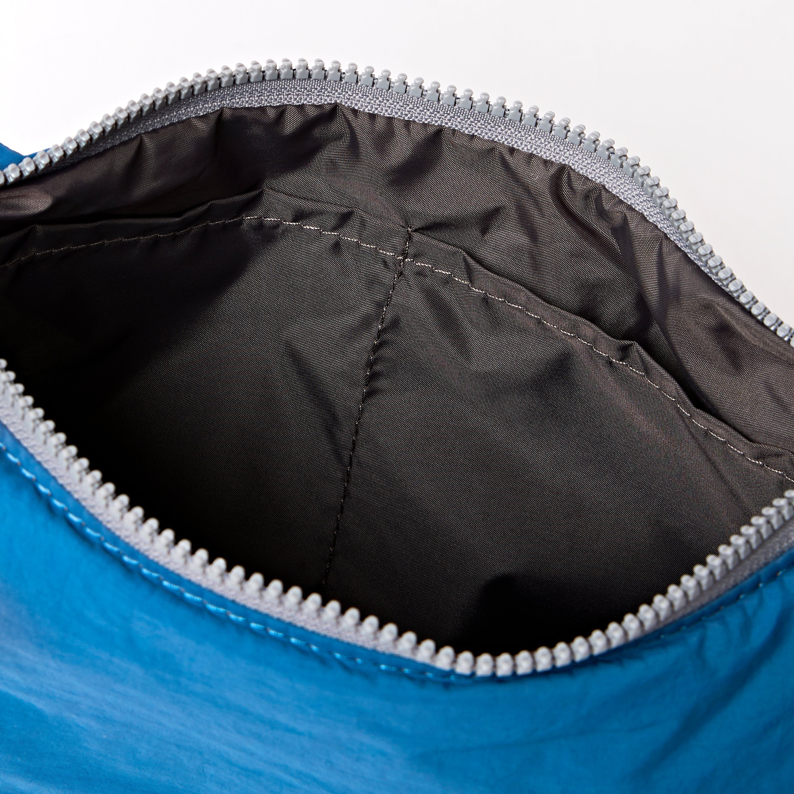 Farringdon Half Moon Bag Taslon