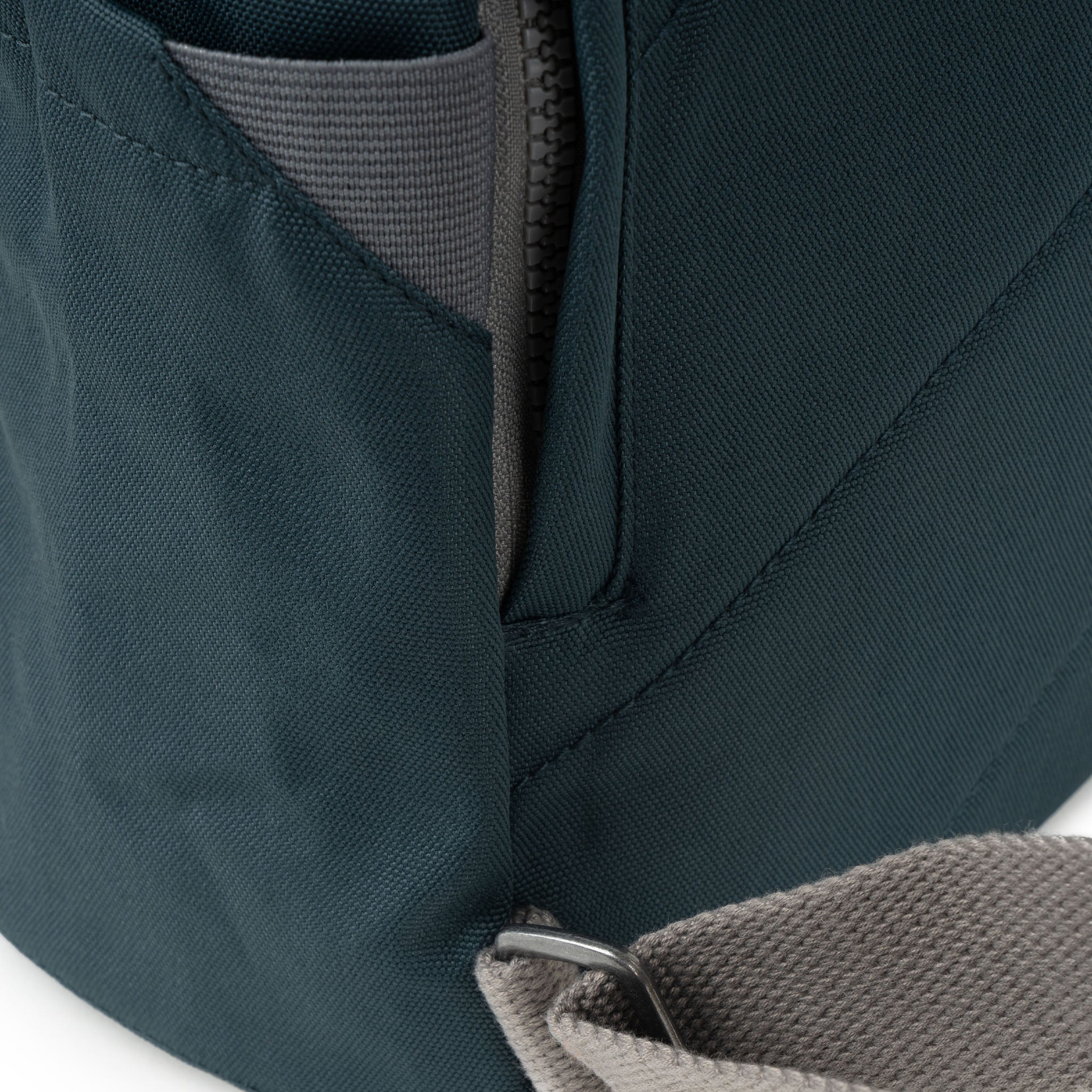 Finchley Backpack Medium Recycled Canvas - Smoke