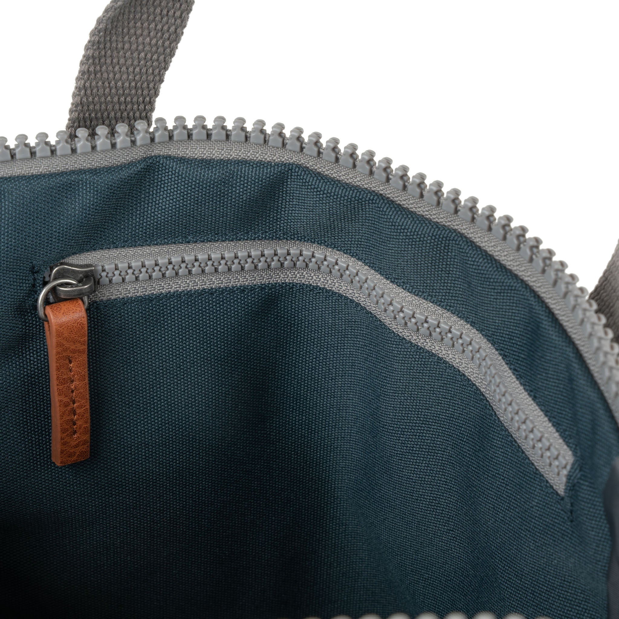 Finchley Backpack Medium Recycled Canvas - Smoke