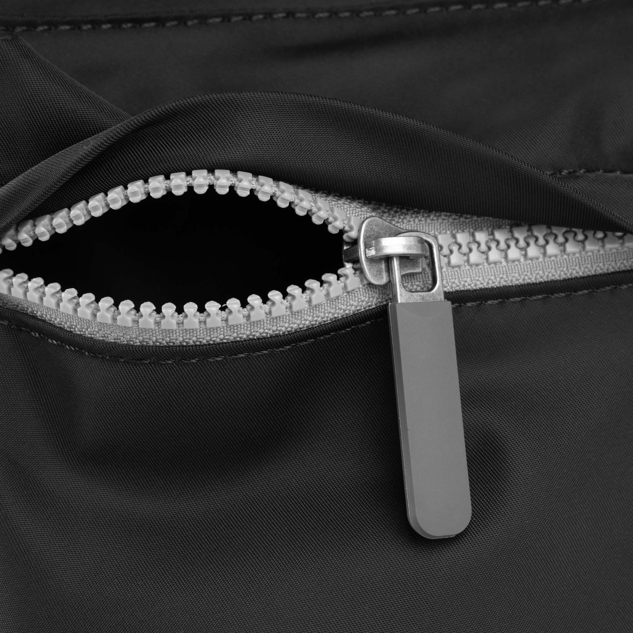 Moorgate Messenger Bag Medium Recycled Nylon - Black