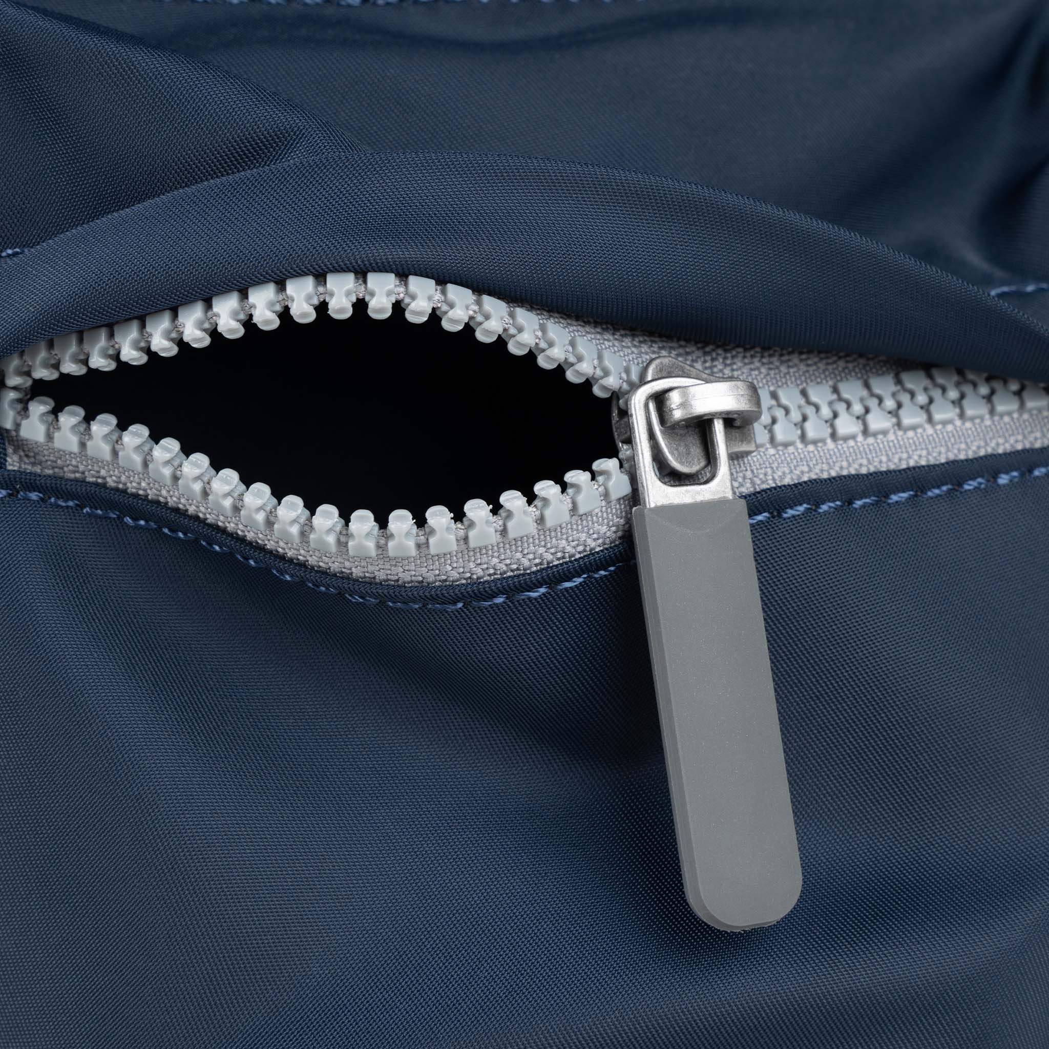 Moorgate Messenger Bag Medium Recycled Nylon - Midnight