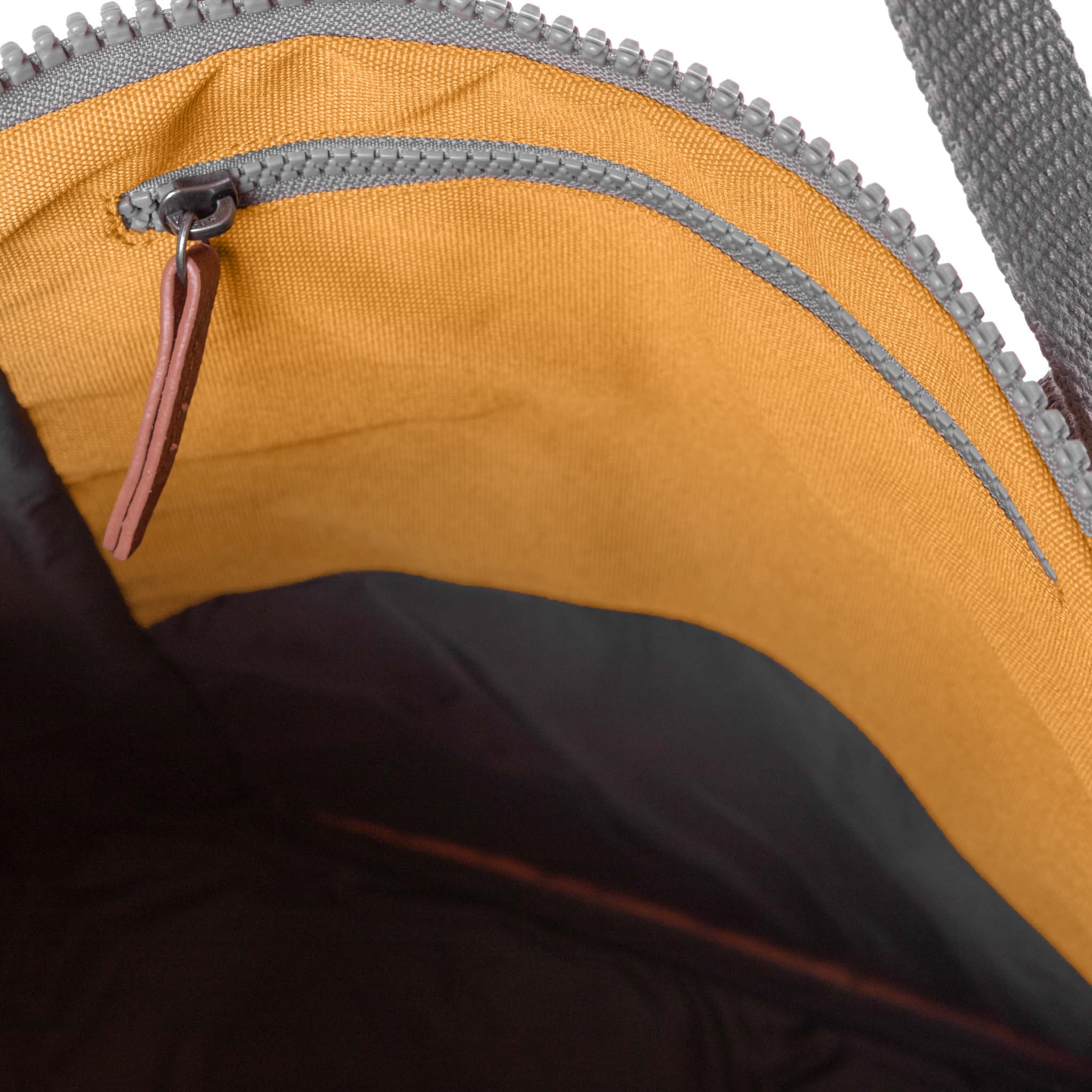 Finchley Backpack Medium Recycled Canvas - Flax
