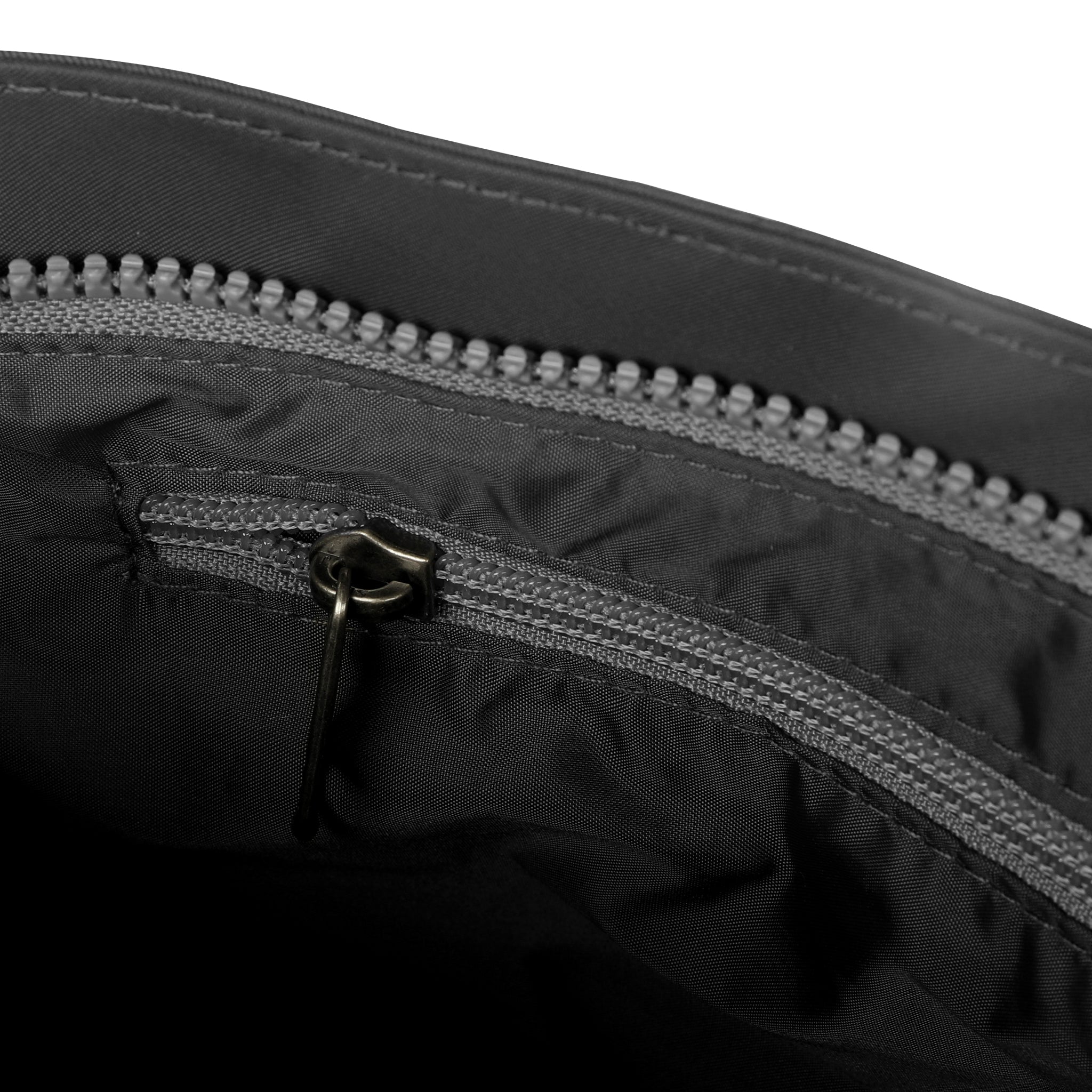 Kennington Crossbody Bag Medium Recycled Nylon - Graphite