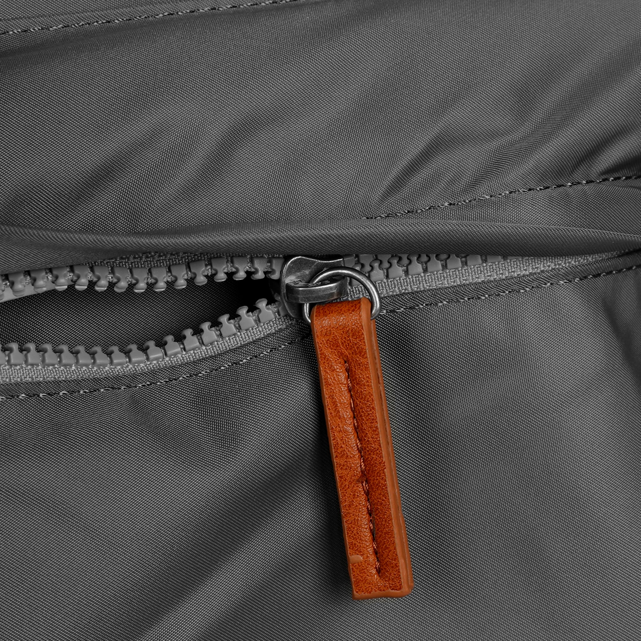 Kennington Crossbody Bag Medium Recycled Nylon - Graphite