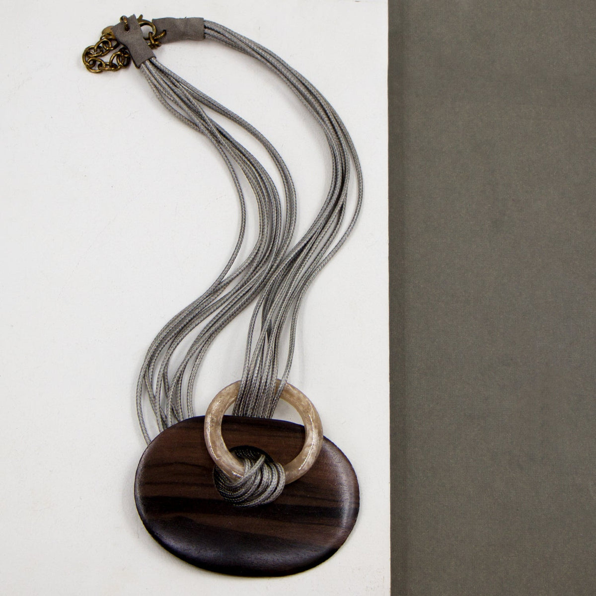 Short statement necklace with round mahogany feature