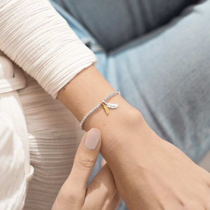 A Little 'Feathers Appear When Loved Ones Are Near' Bracelet in Silver Plating - RUTHERFORD & Co