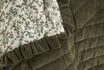 Agatha Velvet Ruffle Bedspread - RUTHERFORD & Co