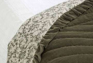 Agatha Velvet Ruffle Bedspread - RUTHERFORD & Co