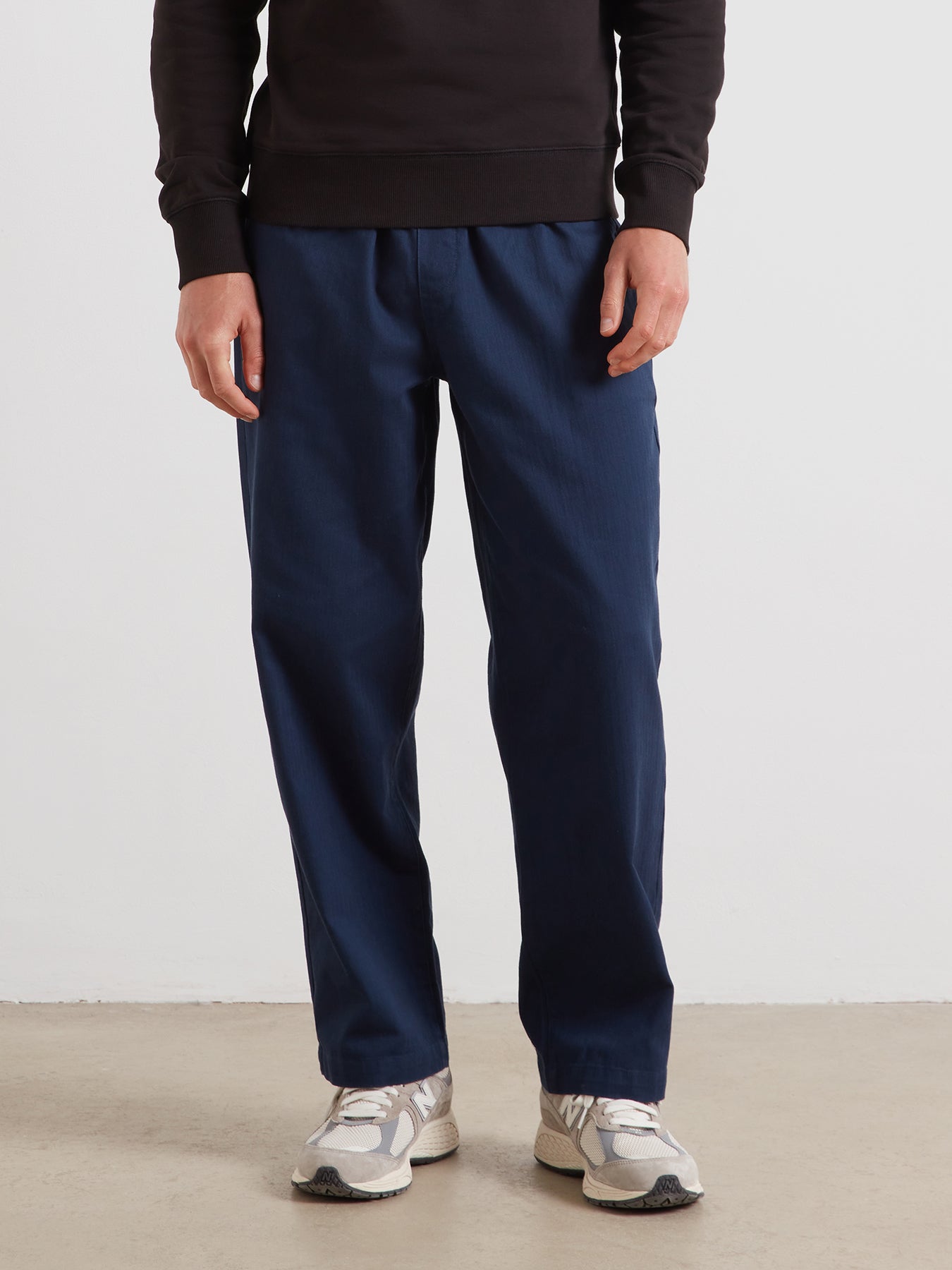 Greenport Loose Fit Herringbone Trousers In Yale