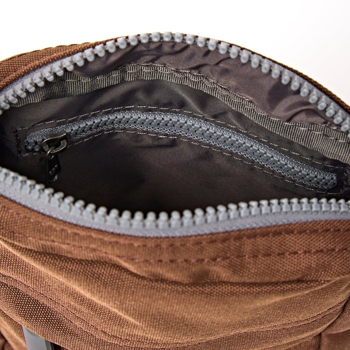 Bond Pocket Crossbody Bag in Cinnamon - RUTHERFORD & Co