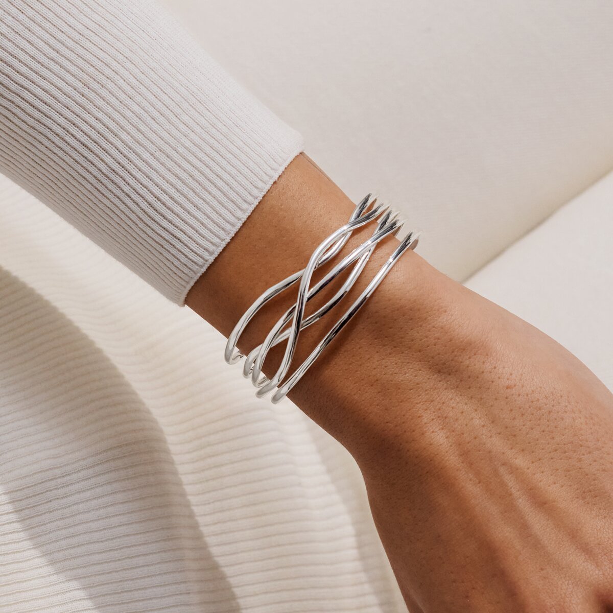 Bracelet Bar Organic Wavy Bangle In Silver Plating - RUTHERFORD & Co