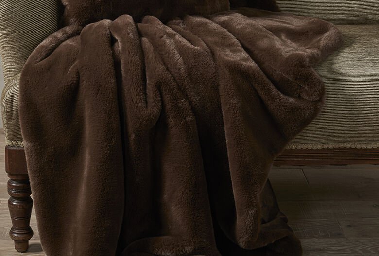 Brown bear throw - RUTHERFORD & Co