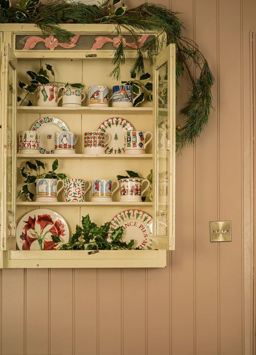 Christmas Crackers 1/2 Pint Mug - RUTHERFORD & Co