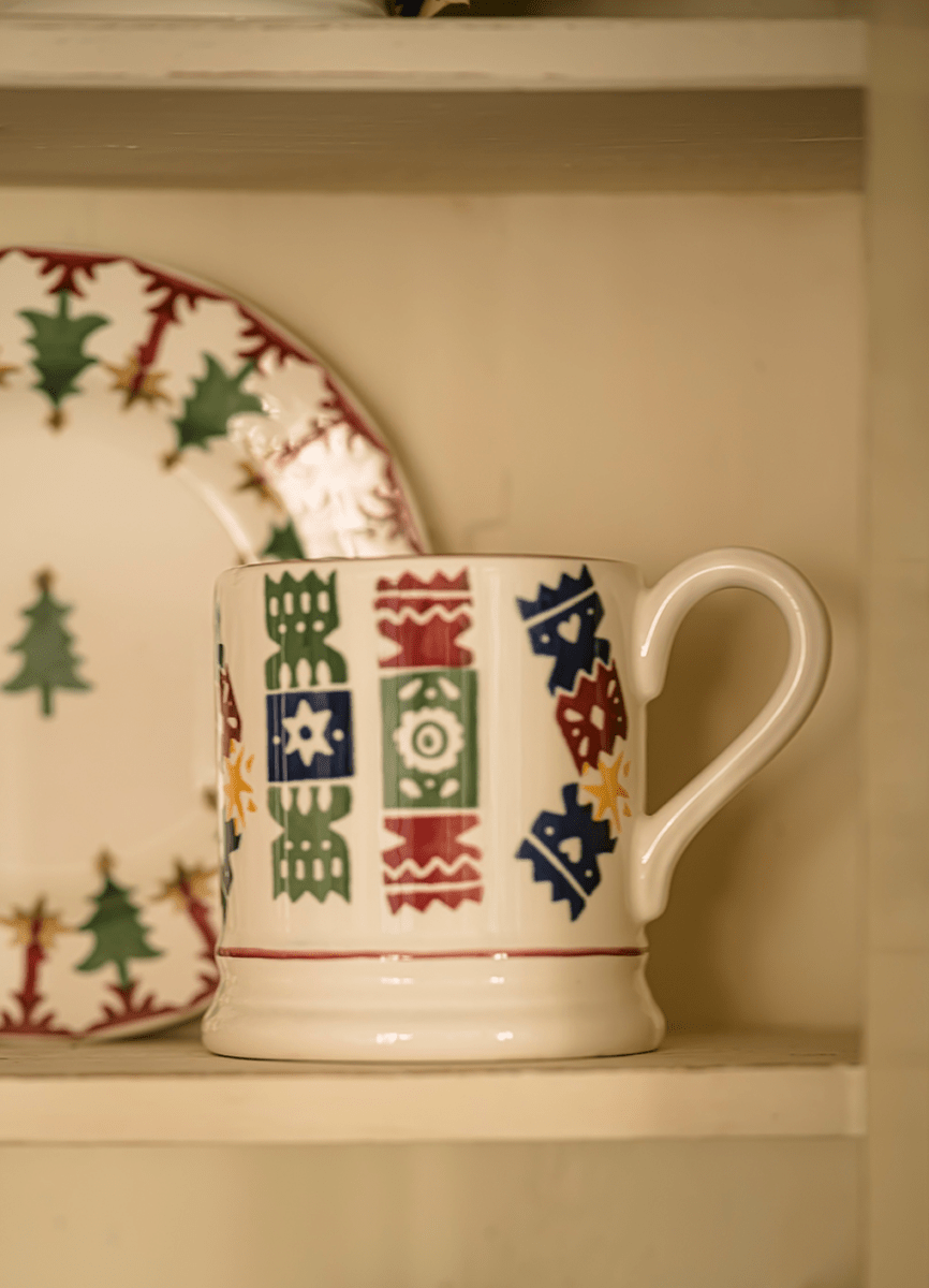 Christmas Crackers 1/2 Pint Mug - RUTHERFORD & Co