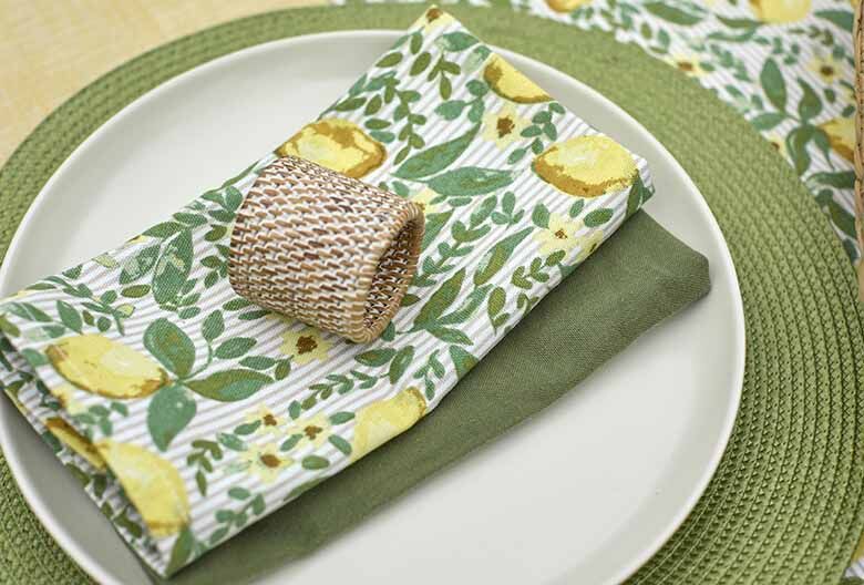 Circular ribbed placemat apple - RUTHERFORD & Co