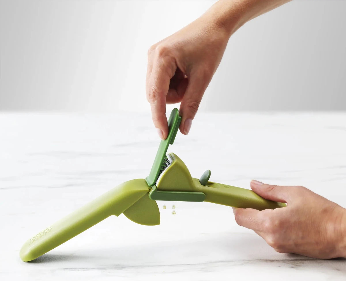 CleanForce™ Green Garlic Press - RUTHERFORD & Co