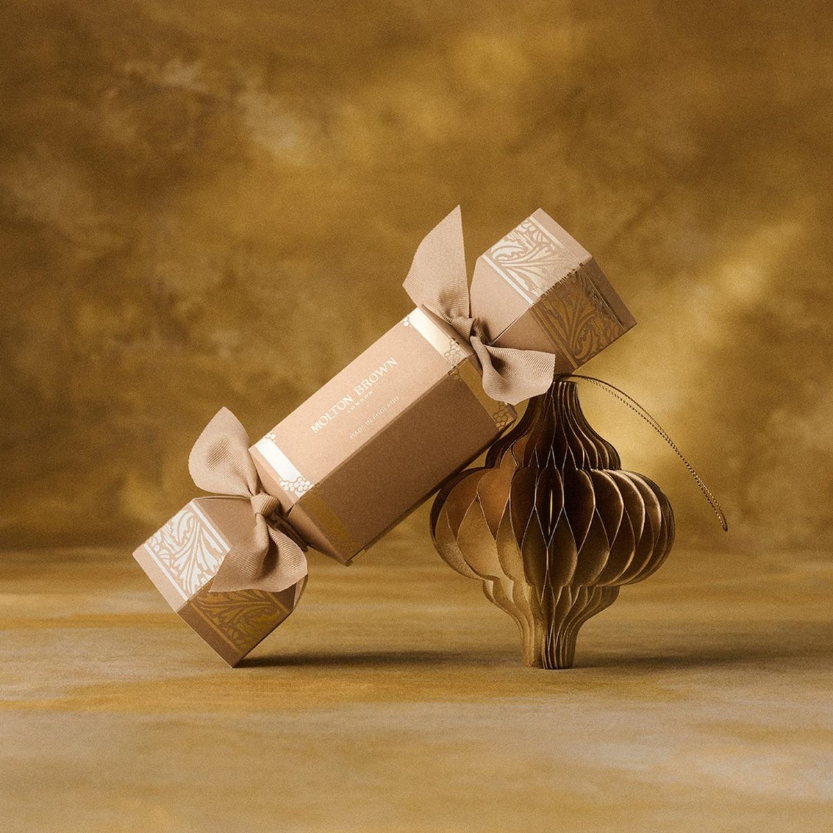 Coastal Cypress & Sea Fennel Christmas Cracker - RUTHERFORD & Co