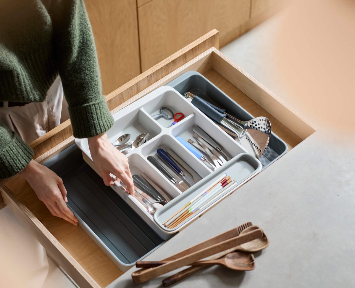 DrawerStore™ Expanding Cutlery, Utensil & Gadget Organiser - RUTHERFORD & Co