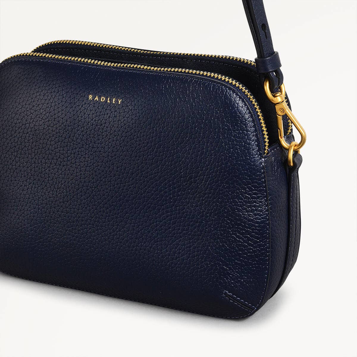 DUKES PLACE ICON/EVENFALL/MEDIUM ZIPTOP CROSSBODY - RUTHERFORD & Co