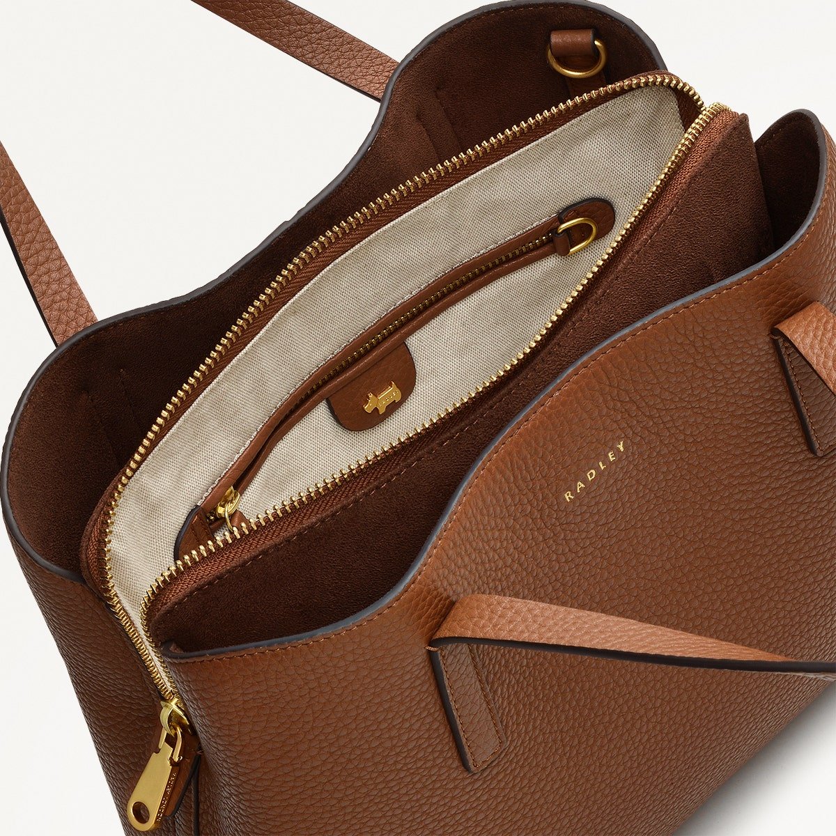 Dukes Place Medium Ziptop Grab Saddle - RUTHERFORD & Co