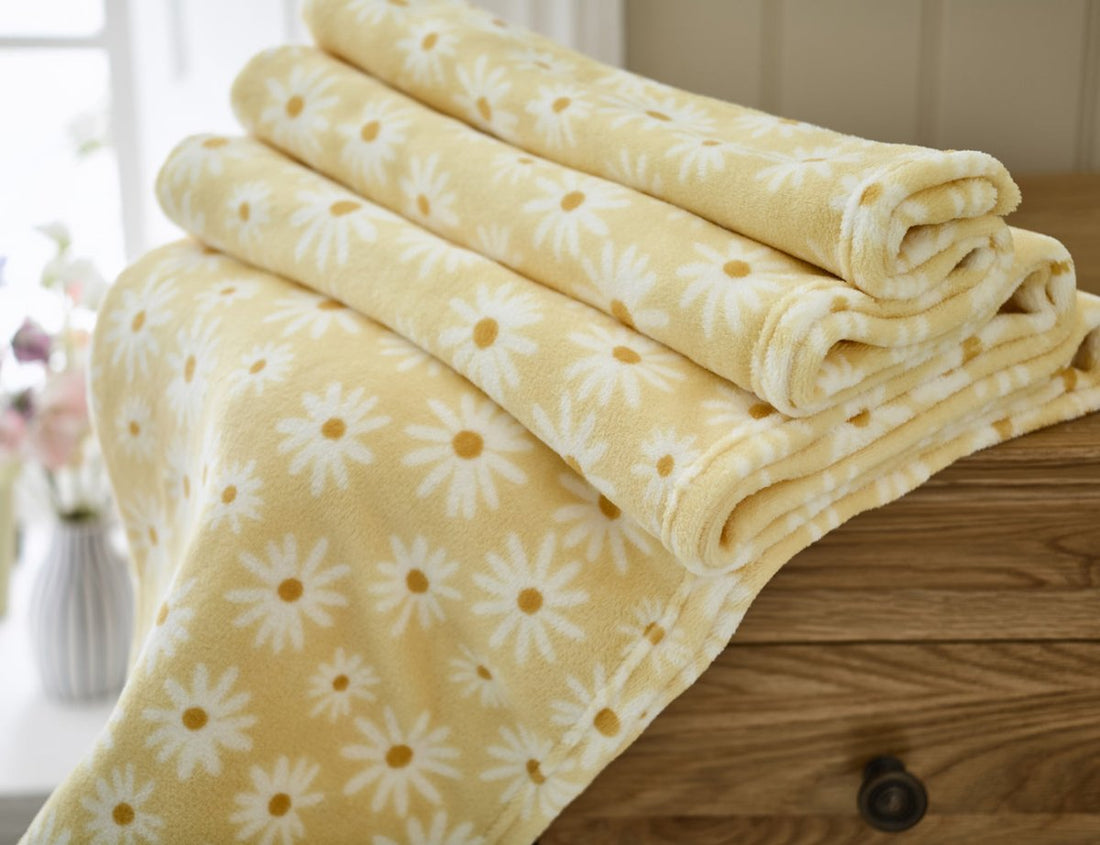 DY Cozy Comforts Daisy Throw - RUTHERFORD & Co