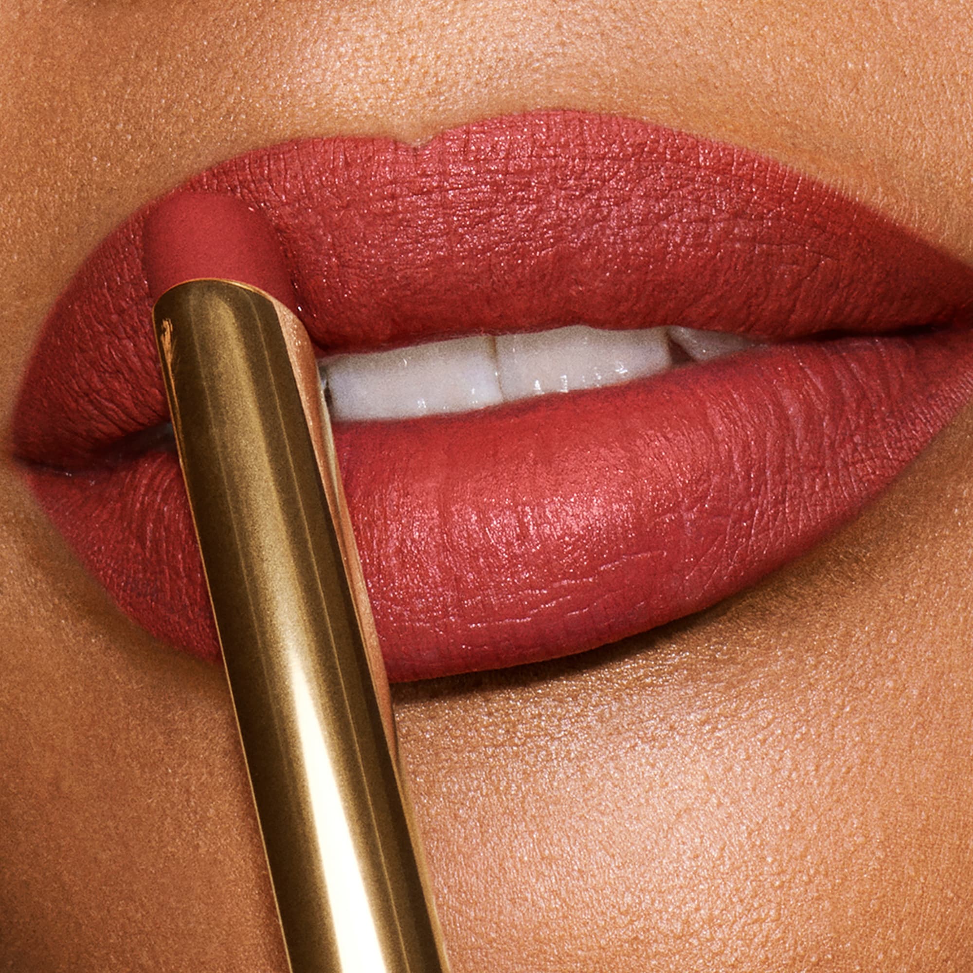 Pure Color Explicit Silk Matte Lipstick