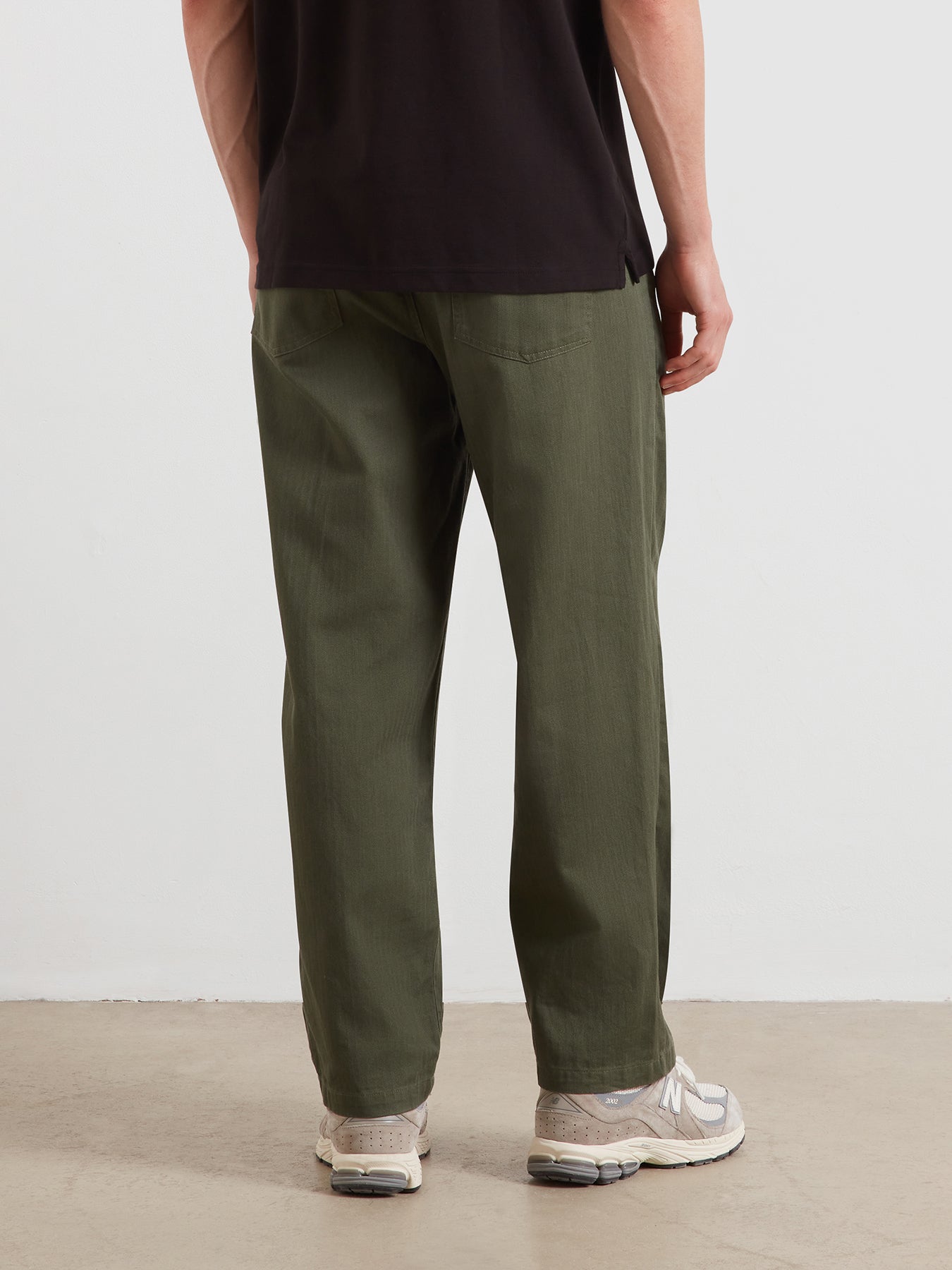 Greenport Loose Fit Herringbone Trousers In Rosemary