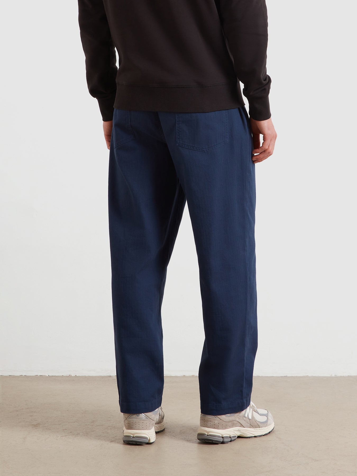 Greenport Loose Fit Herringbone Trousers In Yale