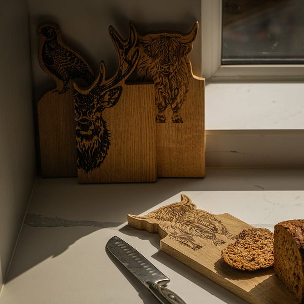 FRAMED OAK SERVING BOARD/HIGHLAND COW - RUTHERFORD & Co