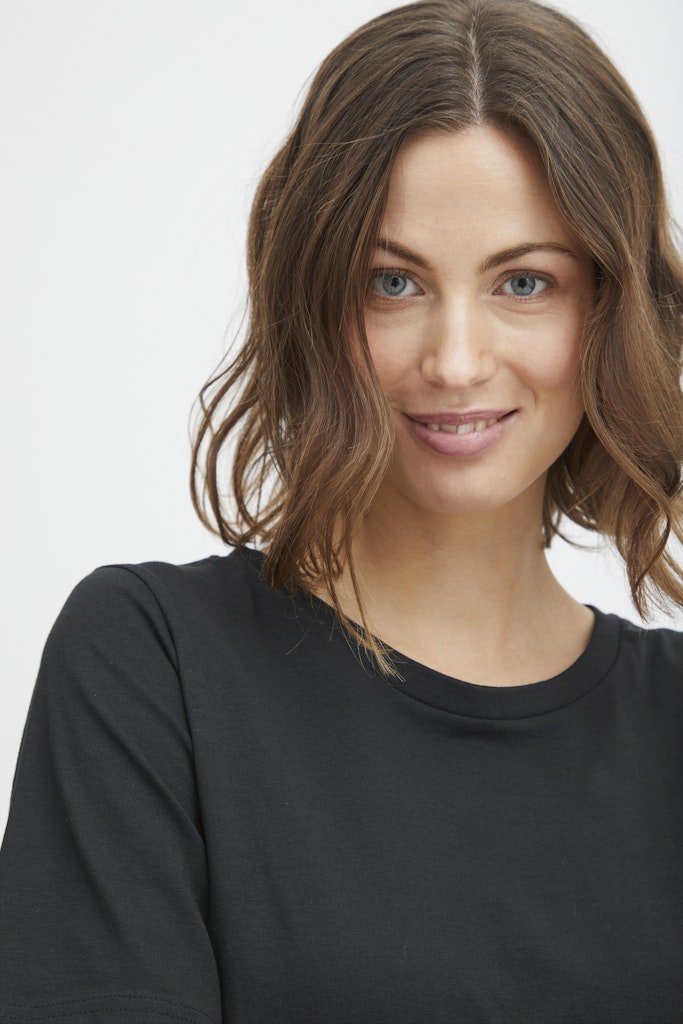 FRZASHOULDER TEE 4 black - RUTHERFORD & Co