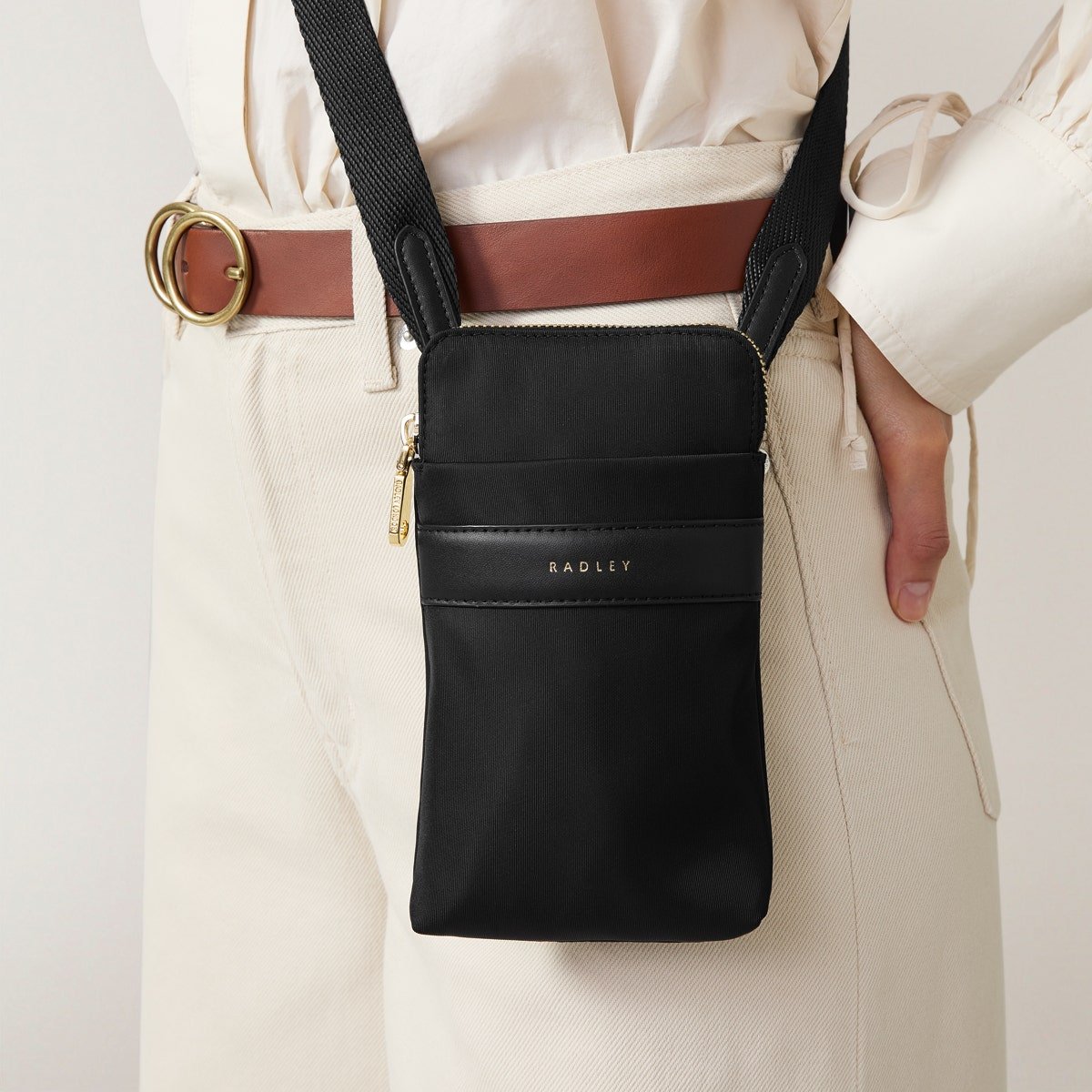 HOLLAND PARK/BLACK/MEDIUM ZIP AROUND PHONE CROSSBODY - RUTHERFORD & Co