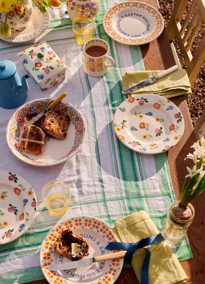 Hot Cross Buns Medium Dinner Plate, 8.5 Inch - RUTHERFORD & Co