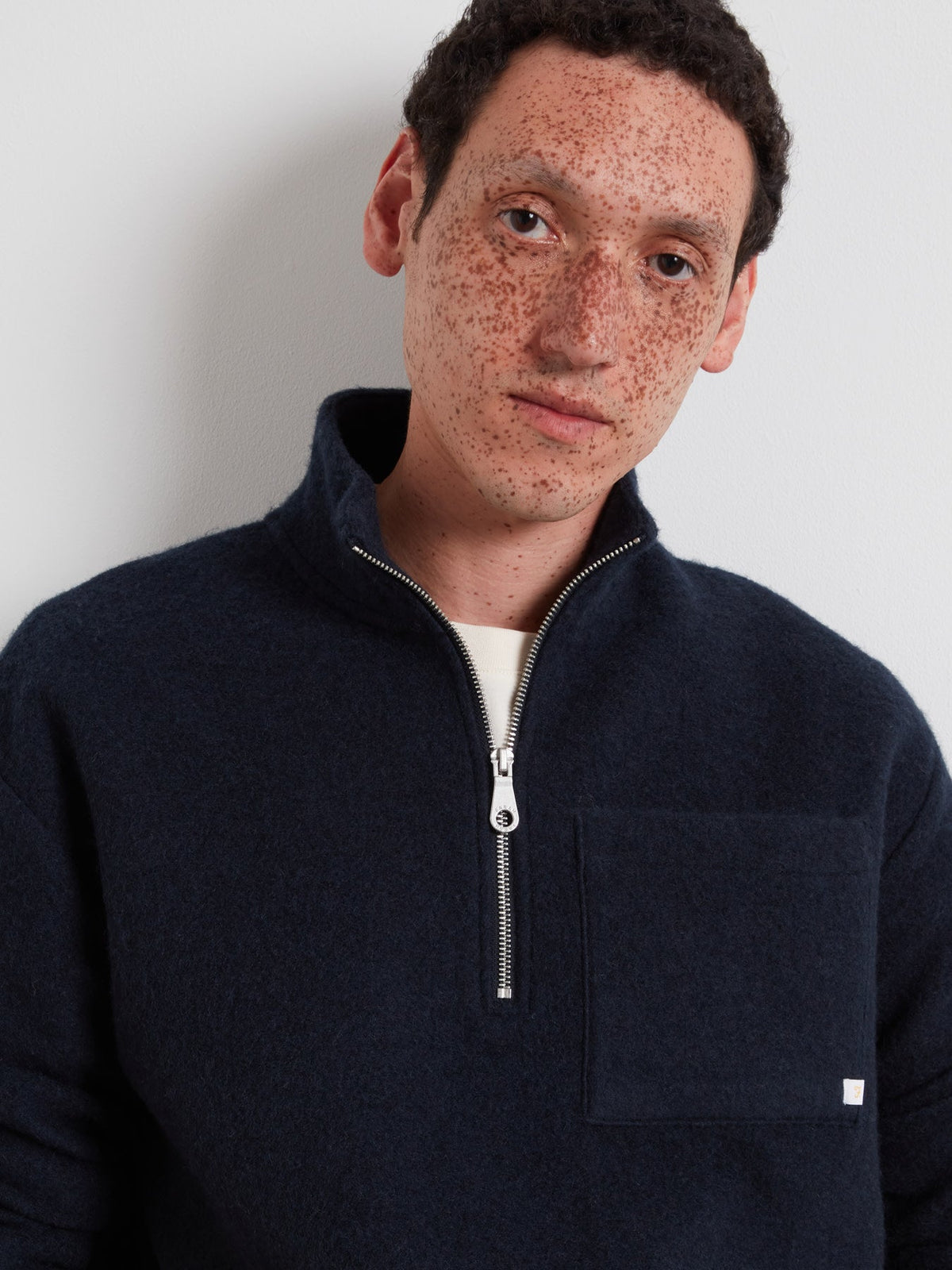 Howard Quarter Zip Sweatshirt In True Navy