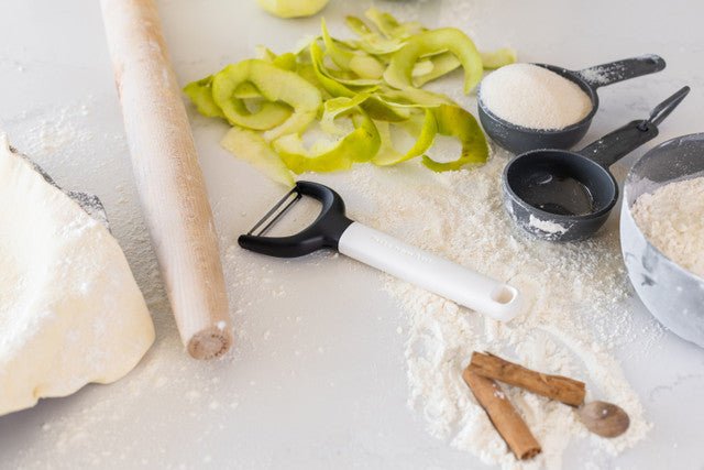 KitchenAid Y - Peeler, 17.5cm - RUTHERFORD & Co