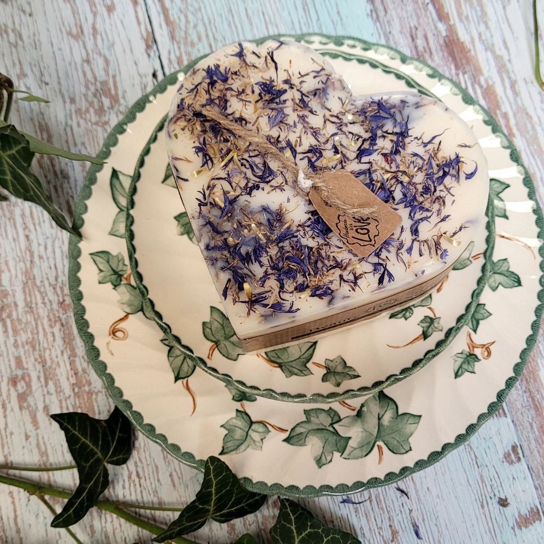 Large Heart Scented Candle with Wild Flowers - RUTHERFORD & Co