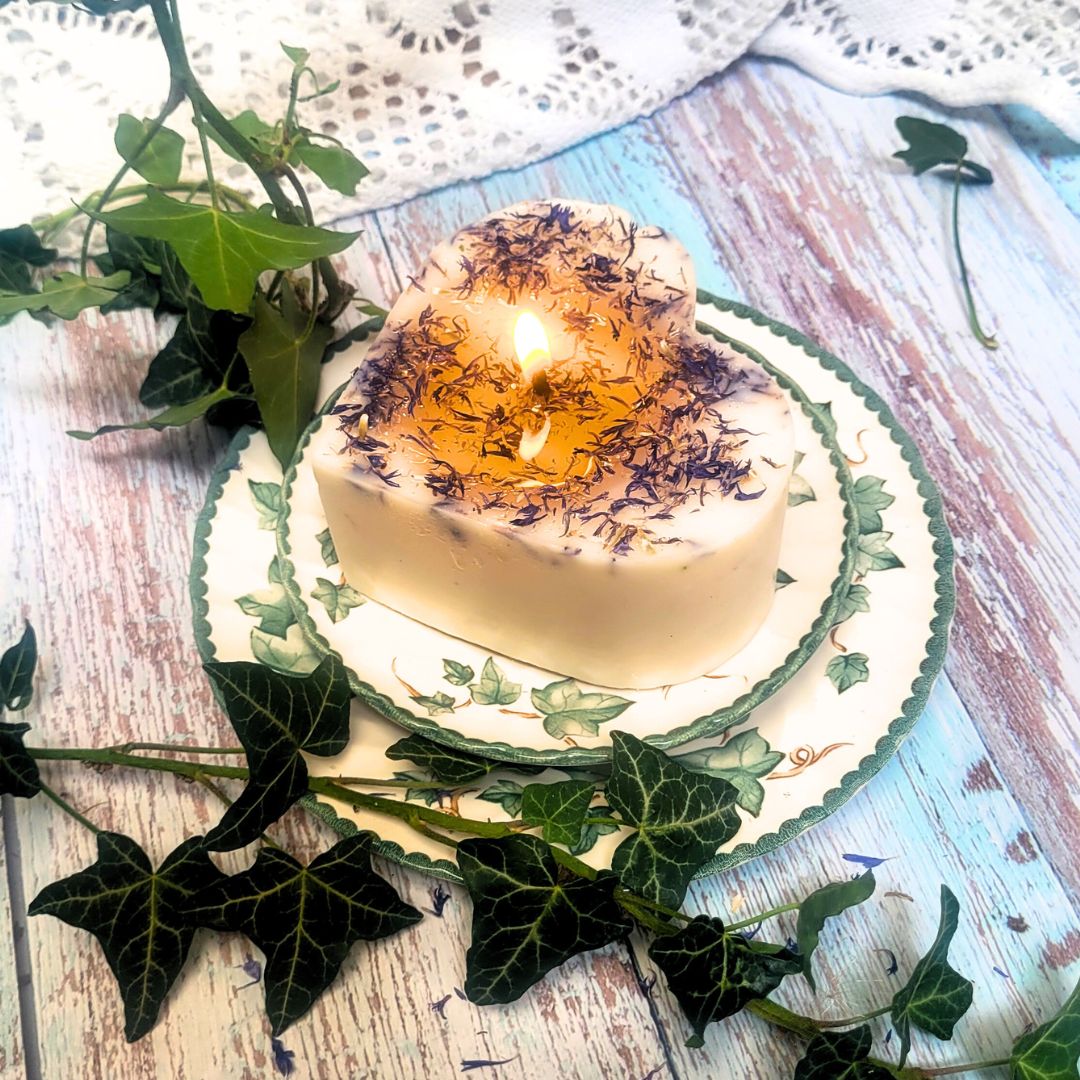 Large Heart Scented Candle with Wild Flowers - RUTHERFORD & Co