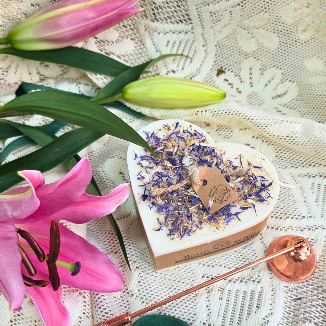 Large Heart Scented Candle with Wild Flowers - RUTHERFORD & Co