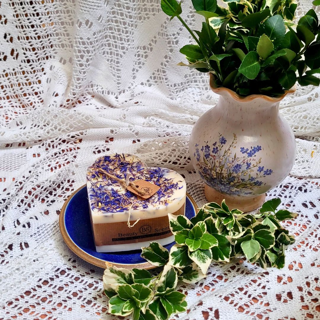 Large Heart Scented Candle with Wild Flowers - RUTHERFORD & Co