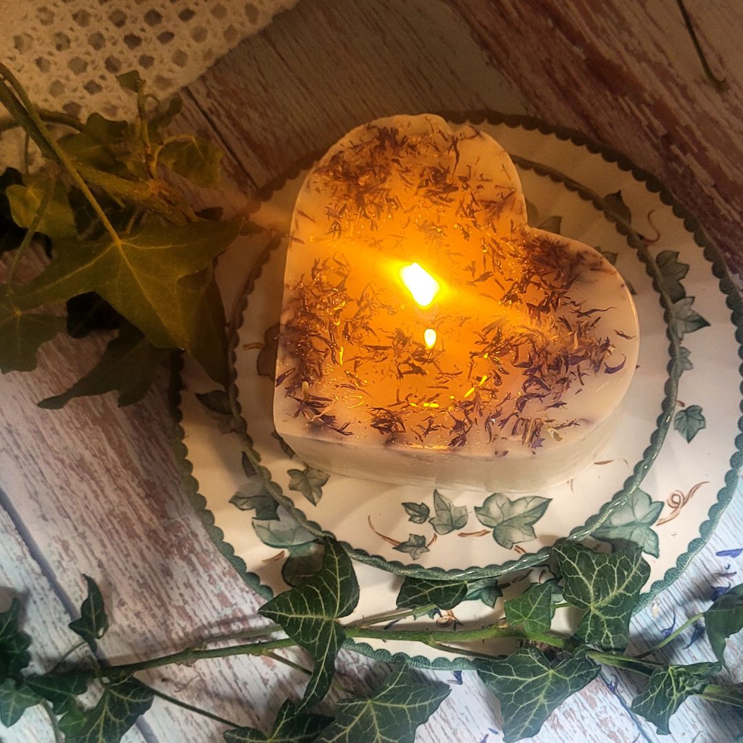 Large Heart Scented Candle with Wild Flowers - RUTHERFORD & Co
